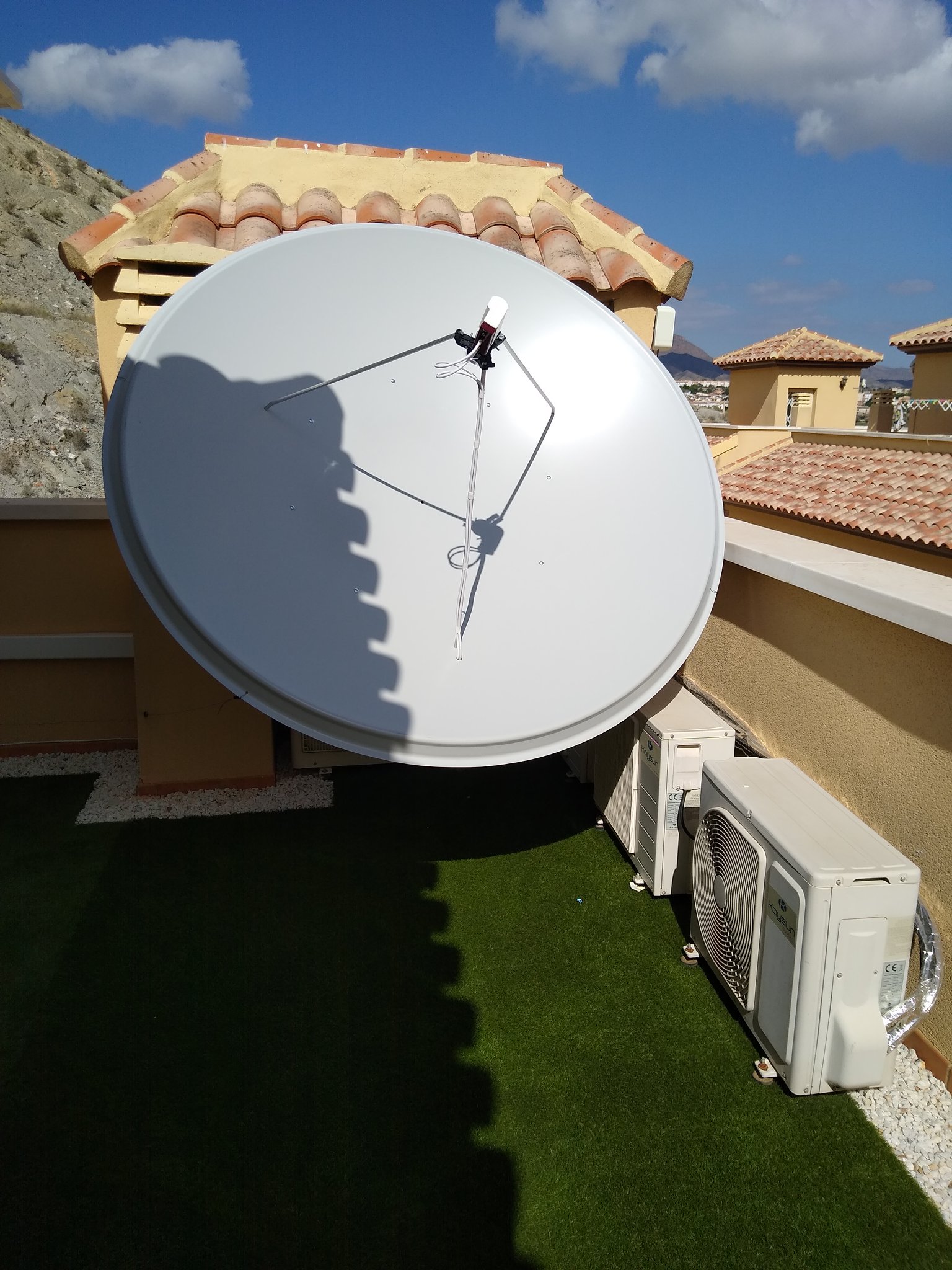 UNE 1.9 mètre Famaval installation plat avec support mural modifié, il n'y avait pas un…