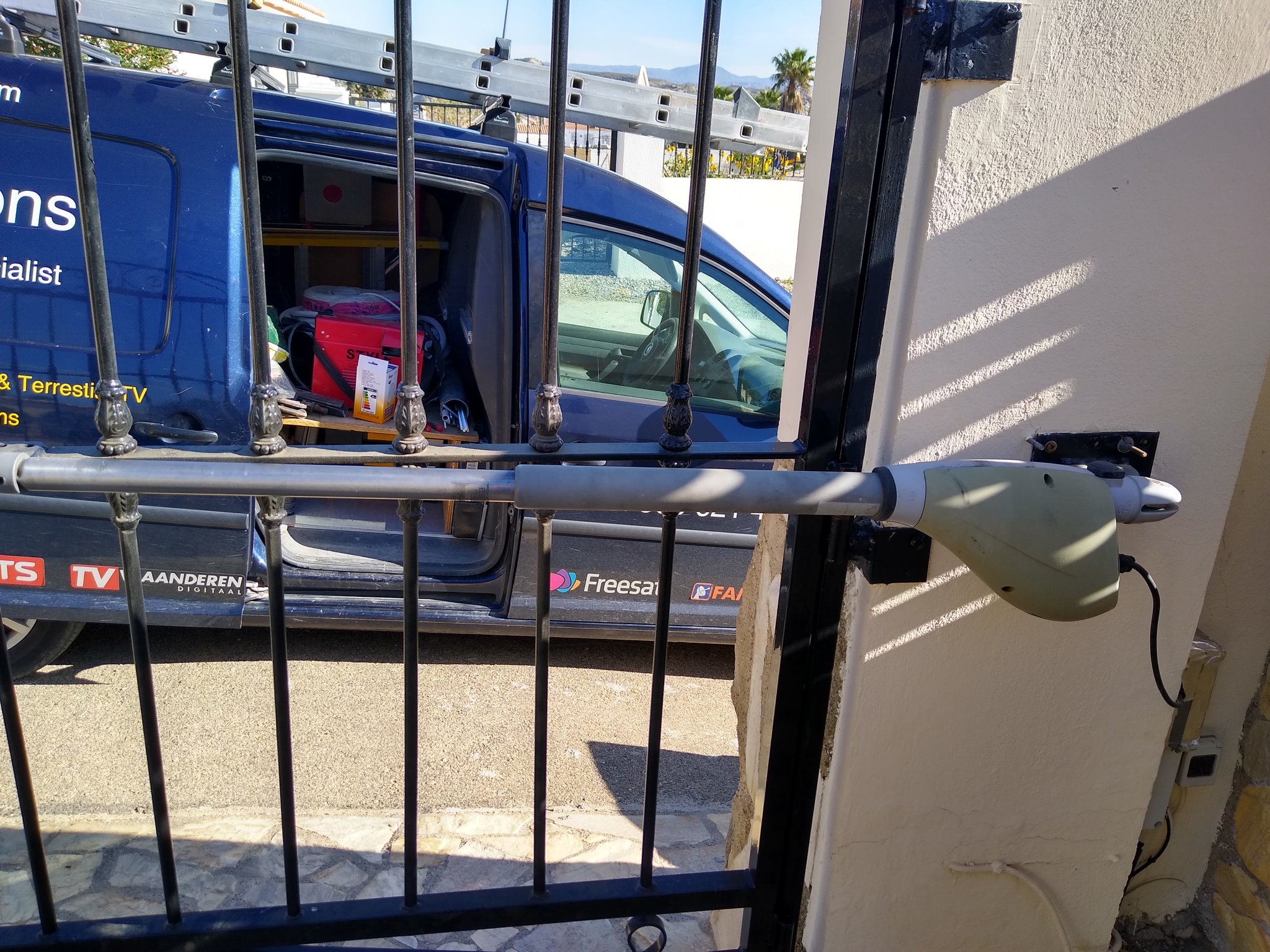 Aujourd'hui retiré des moteurs installés porte de cow-boy et des spaghettis rep western wiring.Then…